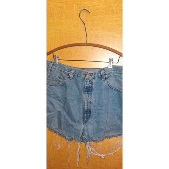 - LEVI'S JEANS CUT OFF PLUS SIZE SHORTS - Picture 4 of 8
